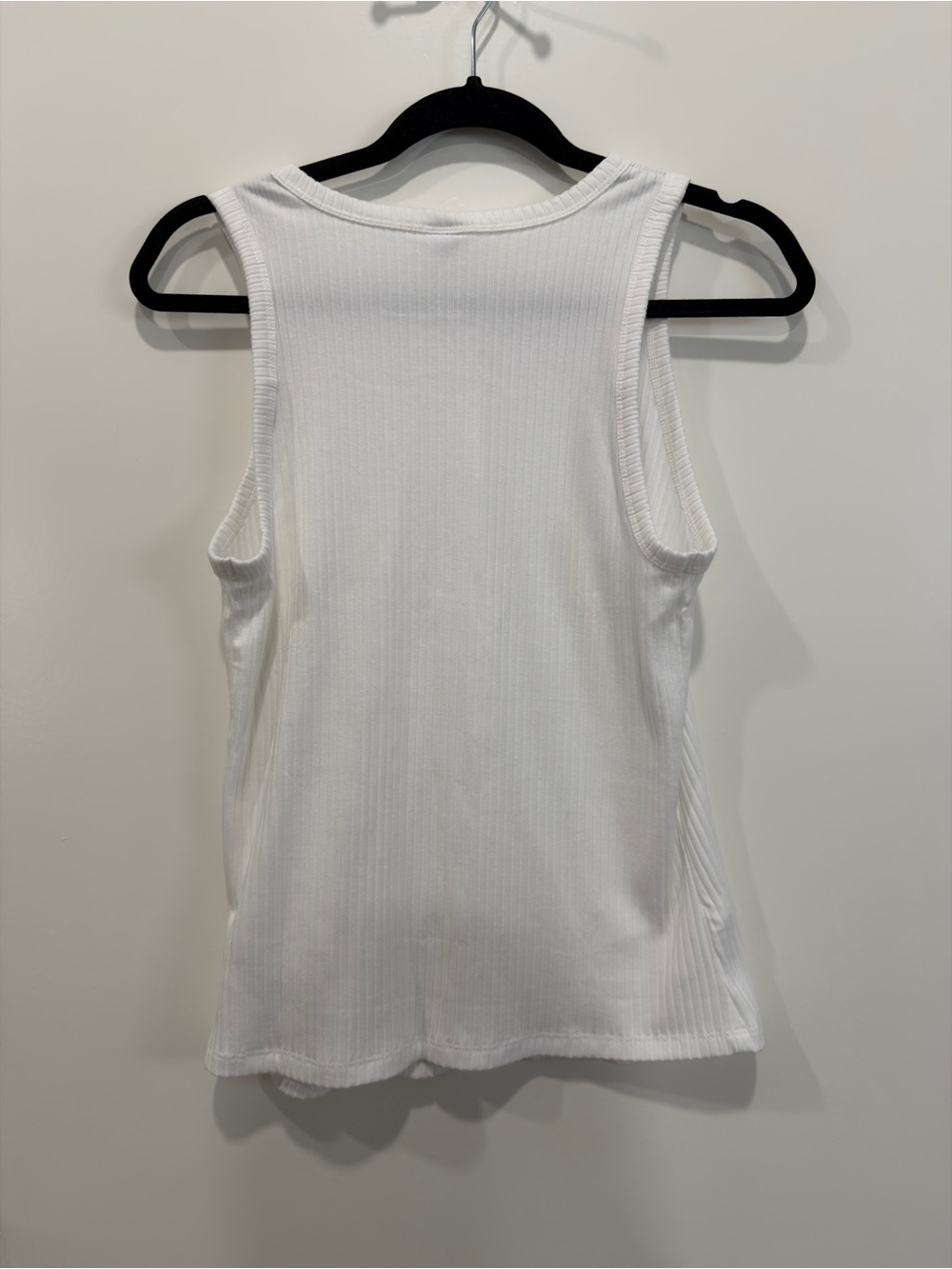 Old Navy White Ribbed Button-Front Tank - Picture 4 of 4